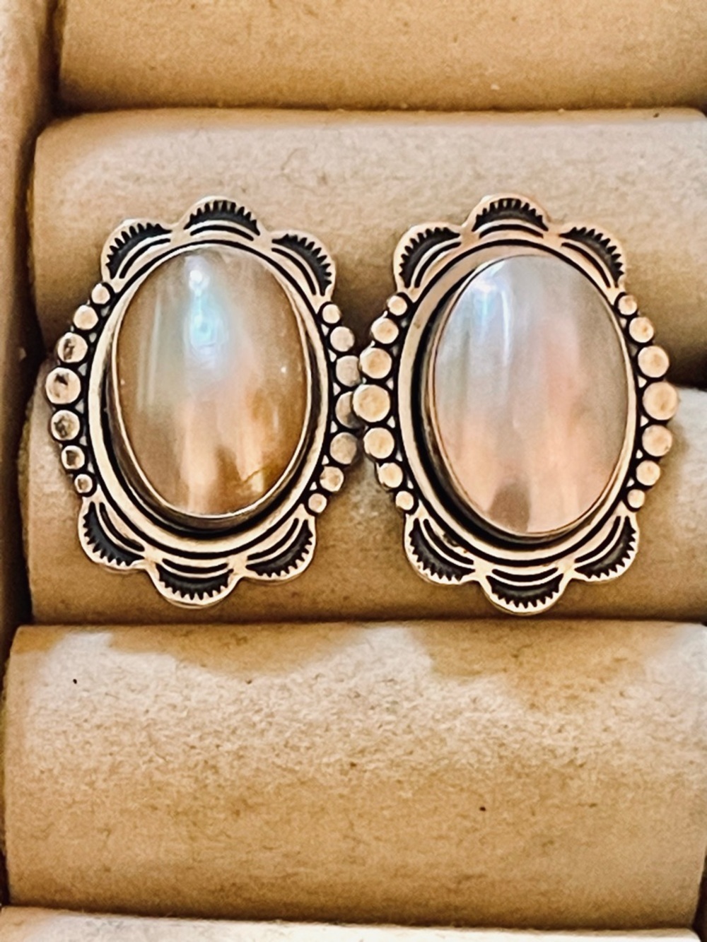 VTG Southwest Sterling Silver 925 Mother of pearl post earrings